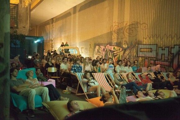 Letni_kino_MeetFactory2-800x.jpg