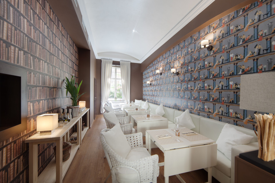 IMG_9562darkwindowbetterlights.jpg - Gourmet Pauza