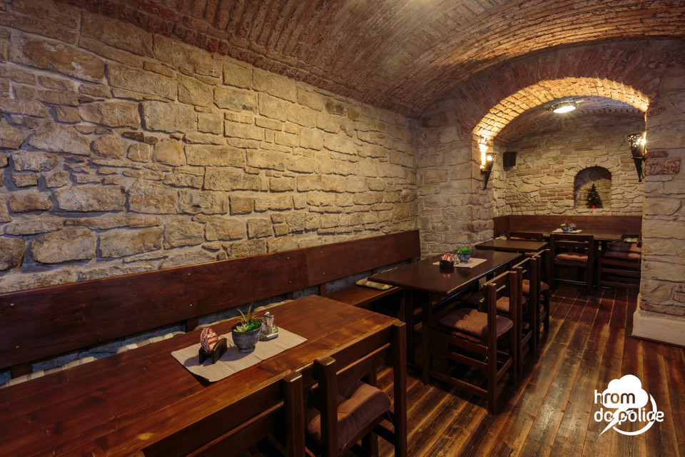 IMG_7204-3.jpg - Hrom do police