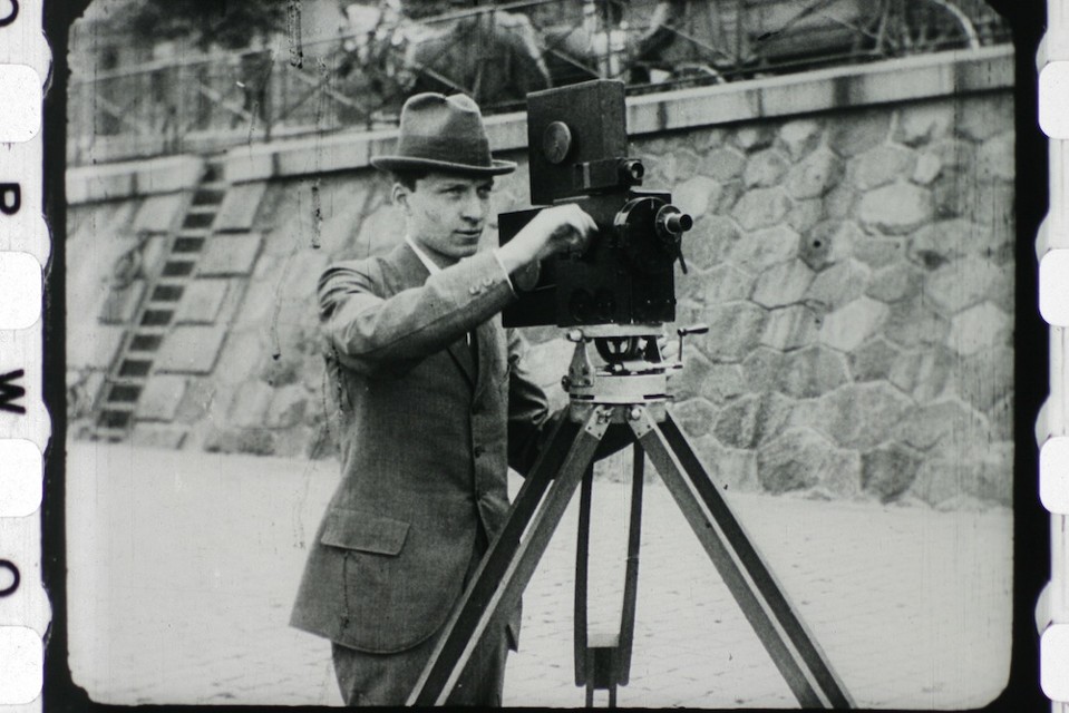 Smrtelnyletaeroplanupodprazskymmostem(1919)NFA.jpeg - 