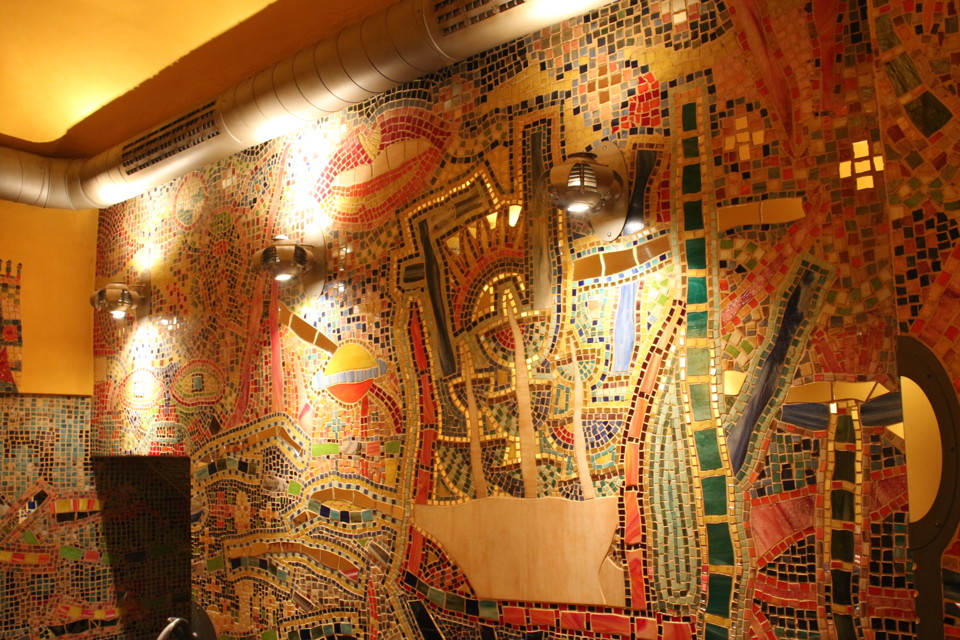MozaikavbaruBaretta.jpg - Mozaika v Baru Baretta (zdroj: Petr Ryska)