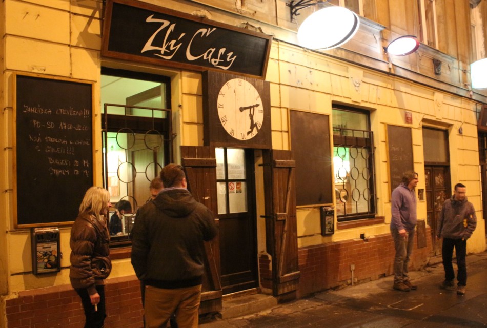 Zlycasy3.jpg - Vchod do Zlých časů (zdroj: Petr Ryska)