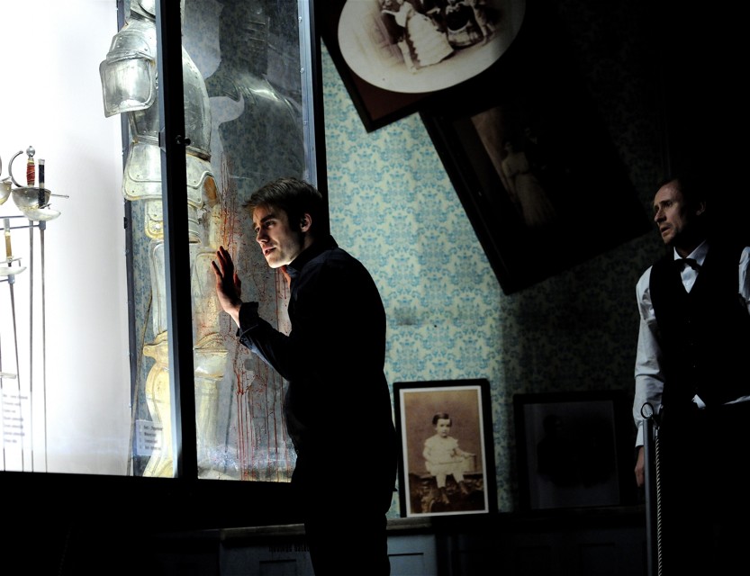 DSC_1971.jpg - Patrik Děrgel s Markem Pospíchalem ve hře Hamlet (foto: Alena Hrbková)