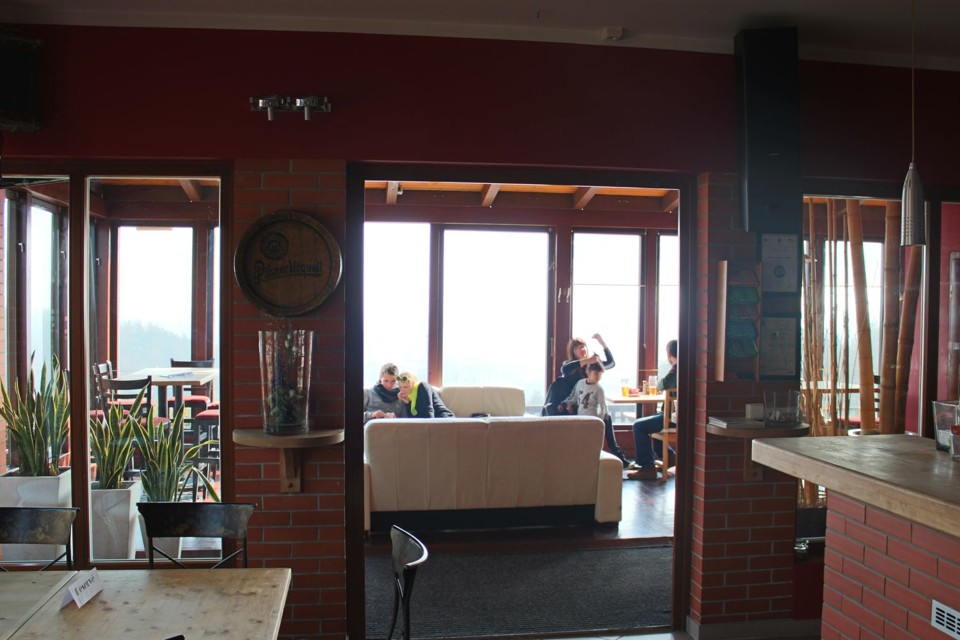 restauracebobovkainterier.jpg - Restaurace Bobová dráha Prosek (foto: Petr Ryska)