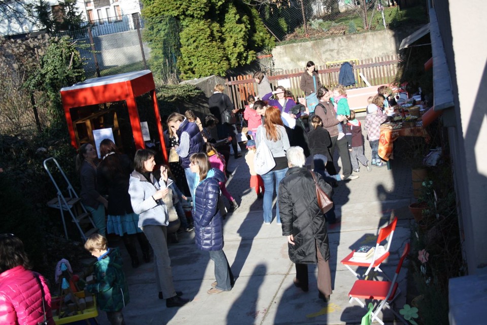 Knihobudka1.jpg - Knihobudka v komunitním centru