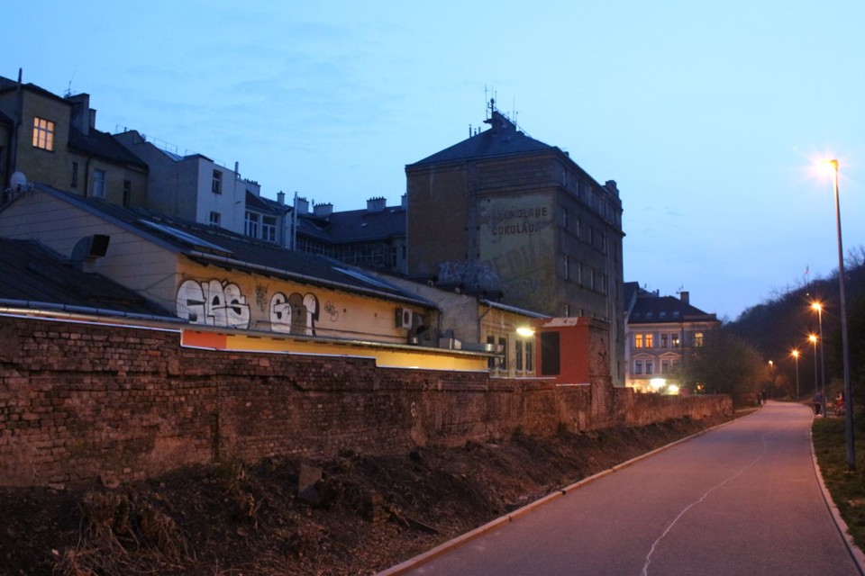 cyklo-a-in-linestezka-vyhledynaZizkovzezadu.jpg - Cyklo a inline stezka (foto: Petr Ryska)