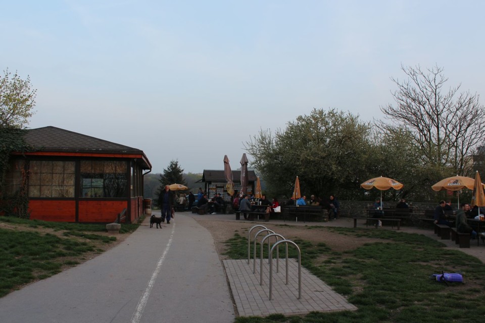 obcerstvovna_parukarka1.jpg - Občerstvovna na Parukářce (foto: Petr Ryska)