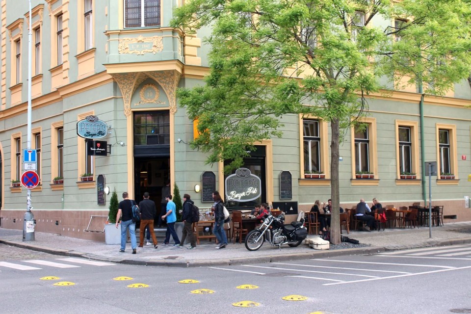 PetersBurgerPub2.jpg - Peter's Burger Pub (foto: Petr Ryska)