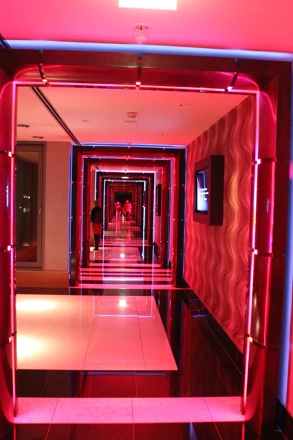 SvetelnachodbavCloud9menistalesvujvzhled.jpg - Světelná chodba v Cloud 9 mění stále svůj vzhled (foto: Petr Ryska)