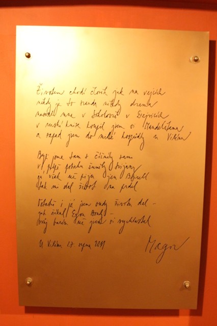 PametnideskaMagoraJirouseUVilema.jpg - Pamětní deska Magora v hostinci U Viléma (foto: Petr Ryska)