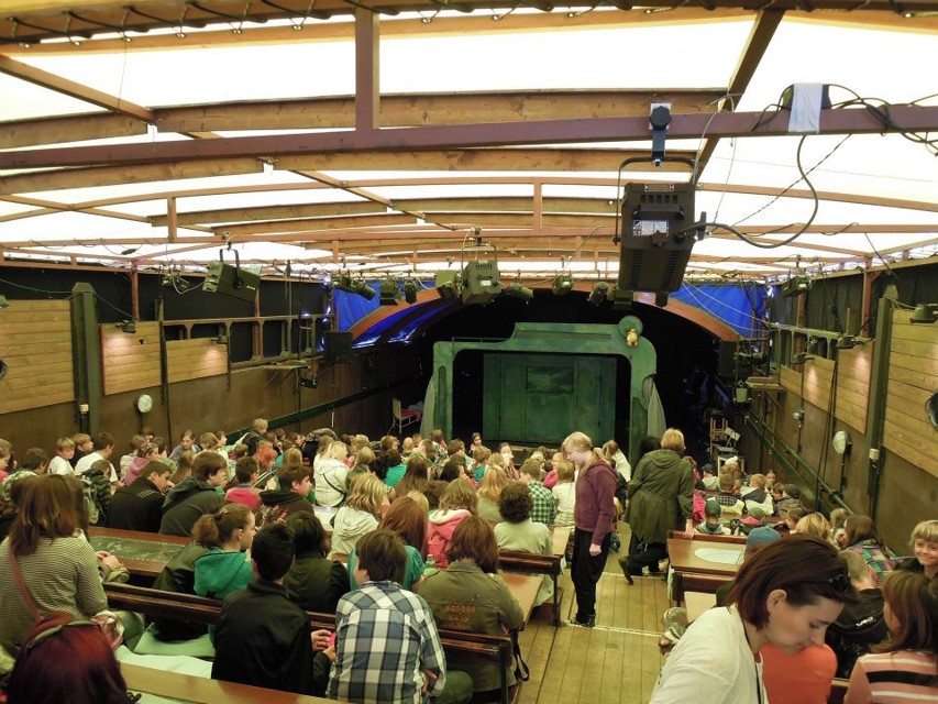 lod.jpg - Interiér Divadelní lodi Tajemství  (foto: archiv podniku)