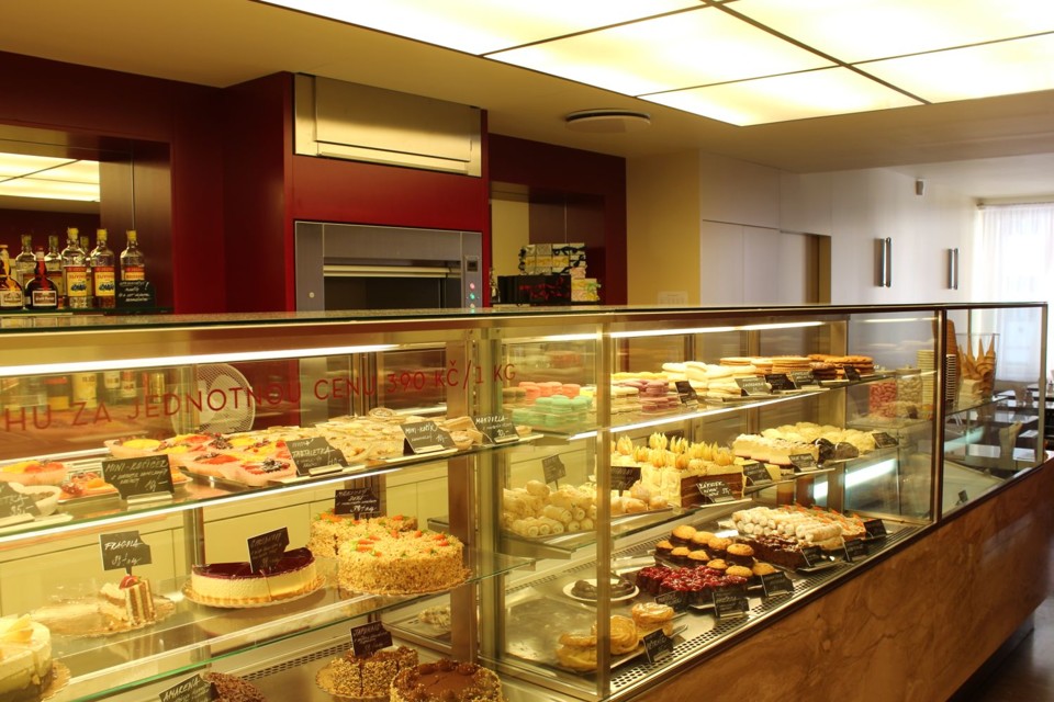 Erhartovacukrarna3.jpg - Erhartova cukrárna (foto: Petr Ryska)