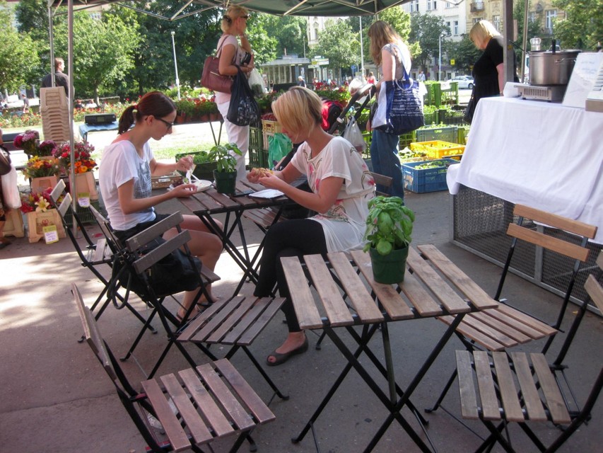 Farmarsketrhy-bazalkanastolech.jpg - Farmářské trhy (foto: Petr Ryska)