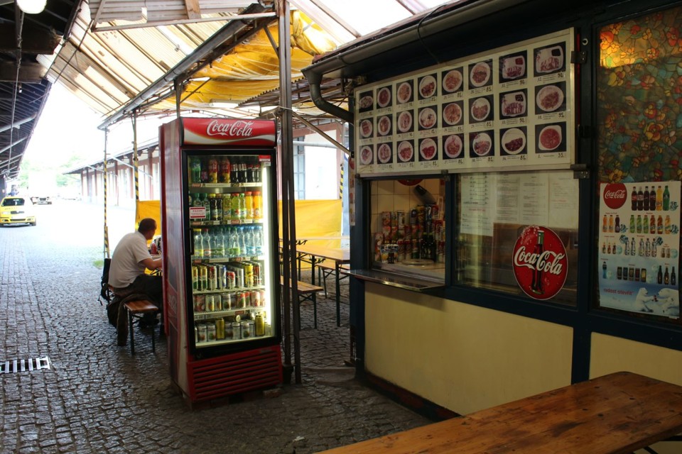 Stanekpodc.8.jpg - Stánek č.8 v Pražské tržnici (foto: Petr Ryska)