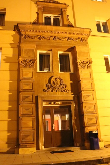 KolejePodolidverniportal.jpg - Vchod - koleje Podolí (foto: Petr Ryska)