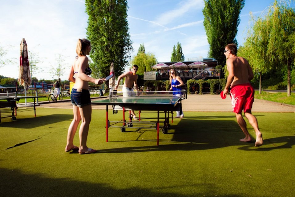 ping.jpg - Ping pong ve Žlutých lázních (foto: archiv podniku)