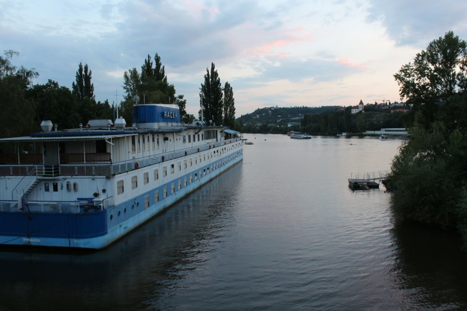 rACEK2.jpg - Botel (foto: Petr Ryska)