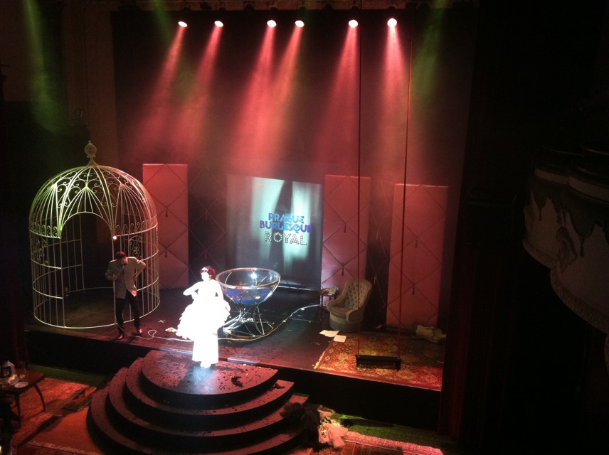 Foto2(1).jpg - Pohled na pódium z vyšších řad (foto: Tereza Báčová)