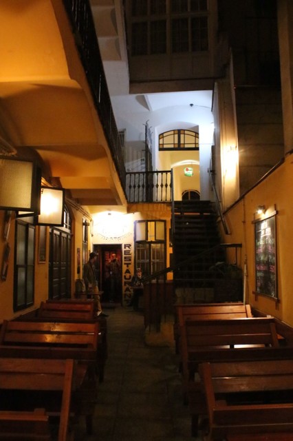 atmoska-zahradkavedvorkusvchodemnadvouurovnich.jpg - Zahrádka ve dvorku Atmošky (foto: Petr Ryska)