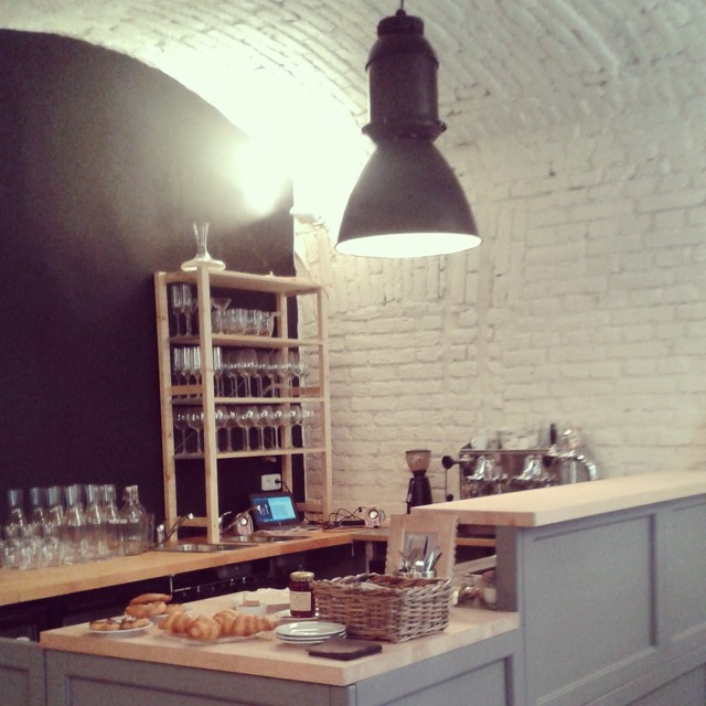 aTable1.jpg - á Table!