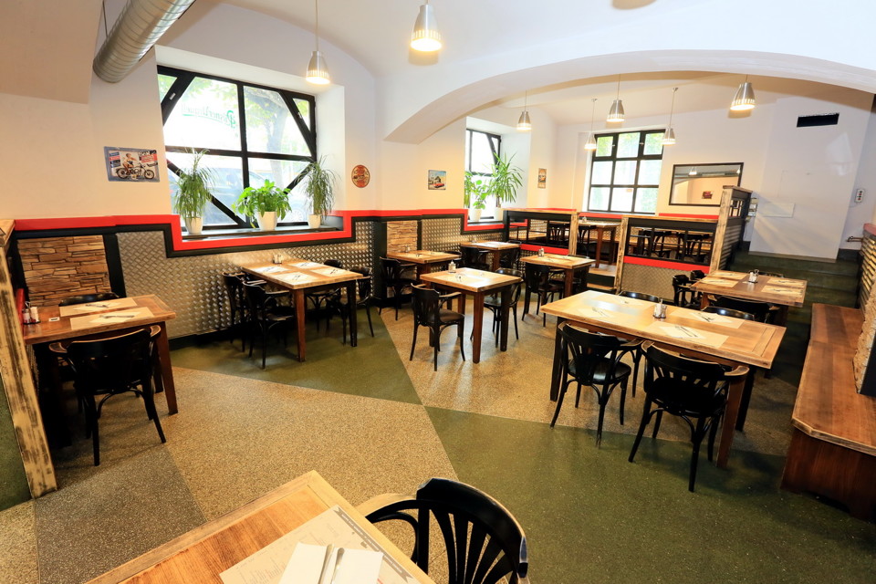 motoburger1.jpg - Moto Burger