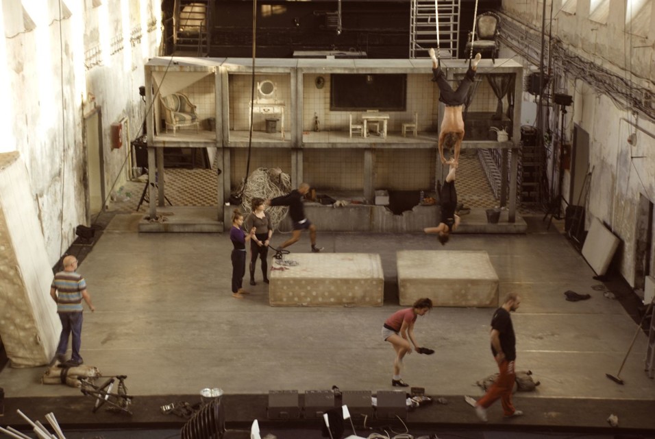 i.jpg - Ve středu bude na programu mimo jiné i zbrusu nové představení La Putyky nazvané Dolls, které mělo premiéru na Letní Letné. Tuzemský nový cirkus na jaře ještě odehraje svá představení v La Fabrice a pak se kompletně přestěhuje do nových hal.