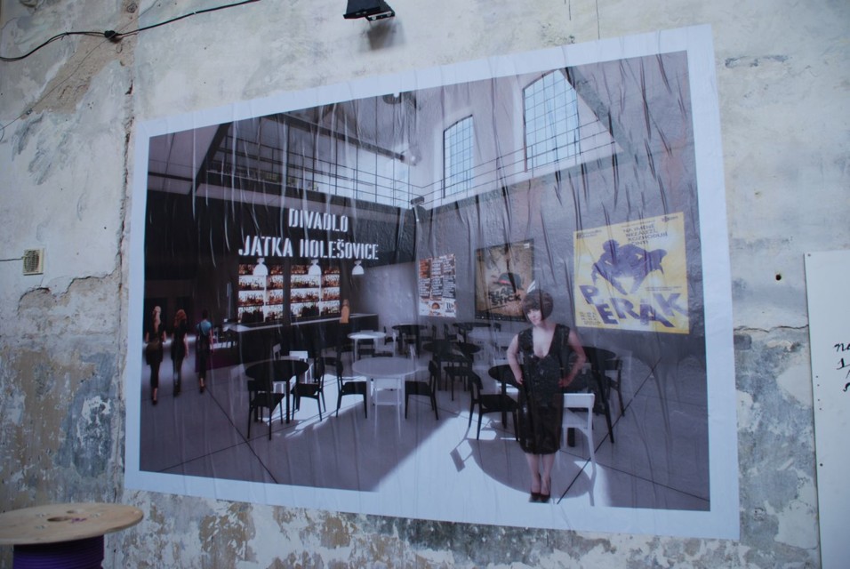 r.jpg - Plány jsou veliké. Už během zimní rekonstrukce by se měly prostory zásadně změnit. Jak by nová Jatka78 měla vypadat, si můžete prohlédnout na několika vizualizacích rozvěšených po stěnách.