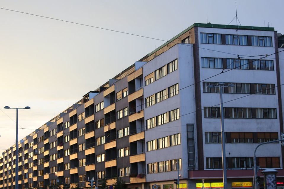 FunkcionalistickyblokdomuMolochov.jpg - Funkcionalistický blok domů Molochov (foto: Petr Ryska)