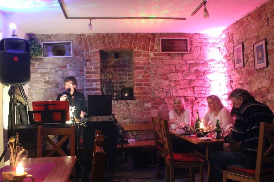 v.jpg - Vinárna U Hrabala (foto: Petr Ryska)