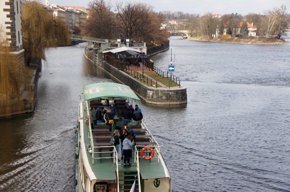 DSC05268.jpg - Vltava je příliš mělká, kdybychom neměli jezy, nemohly by po ní lodě jezdit vůbec, myslí si Petr Kučera. (foto: Ivan Pedraja Lomas)