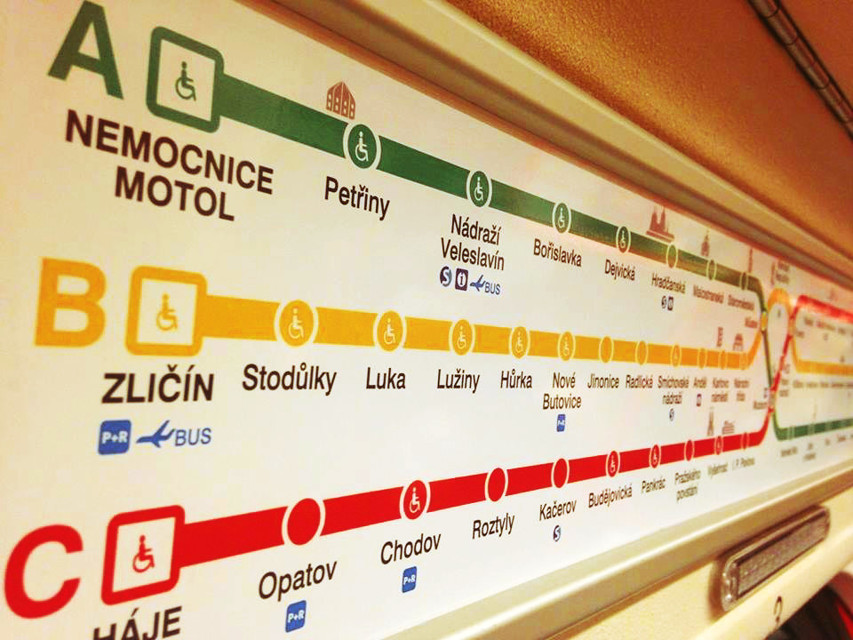 motol-2-jina.jpg - Některé vagony už jezdí s novým plánkem trasy A (foto: CityBee)