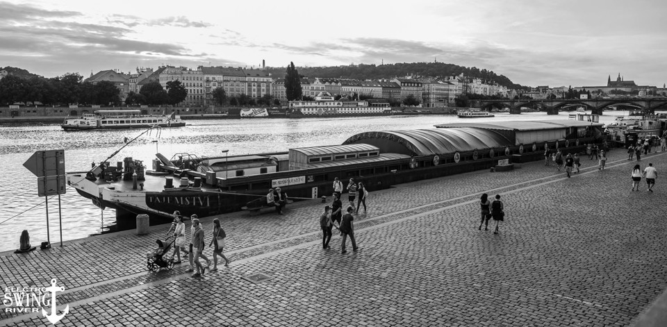 taj.jpg - Divadelní loď Tajemství