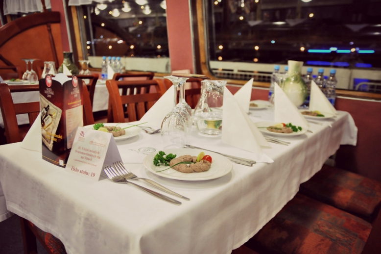 Plavba na vlnách růžového vína