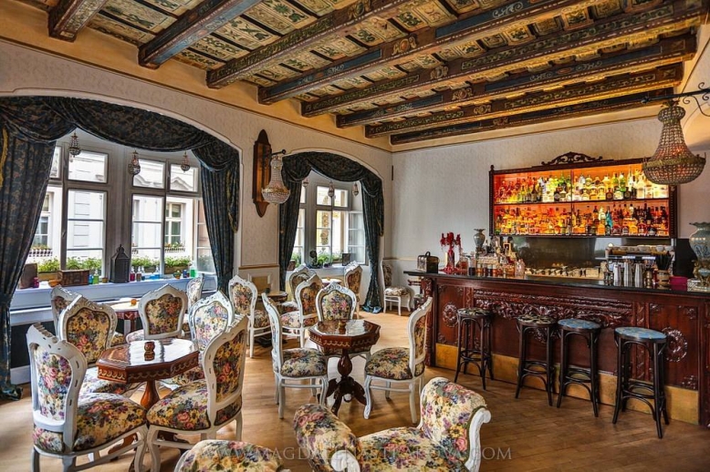 The Alchemist Bar