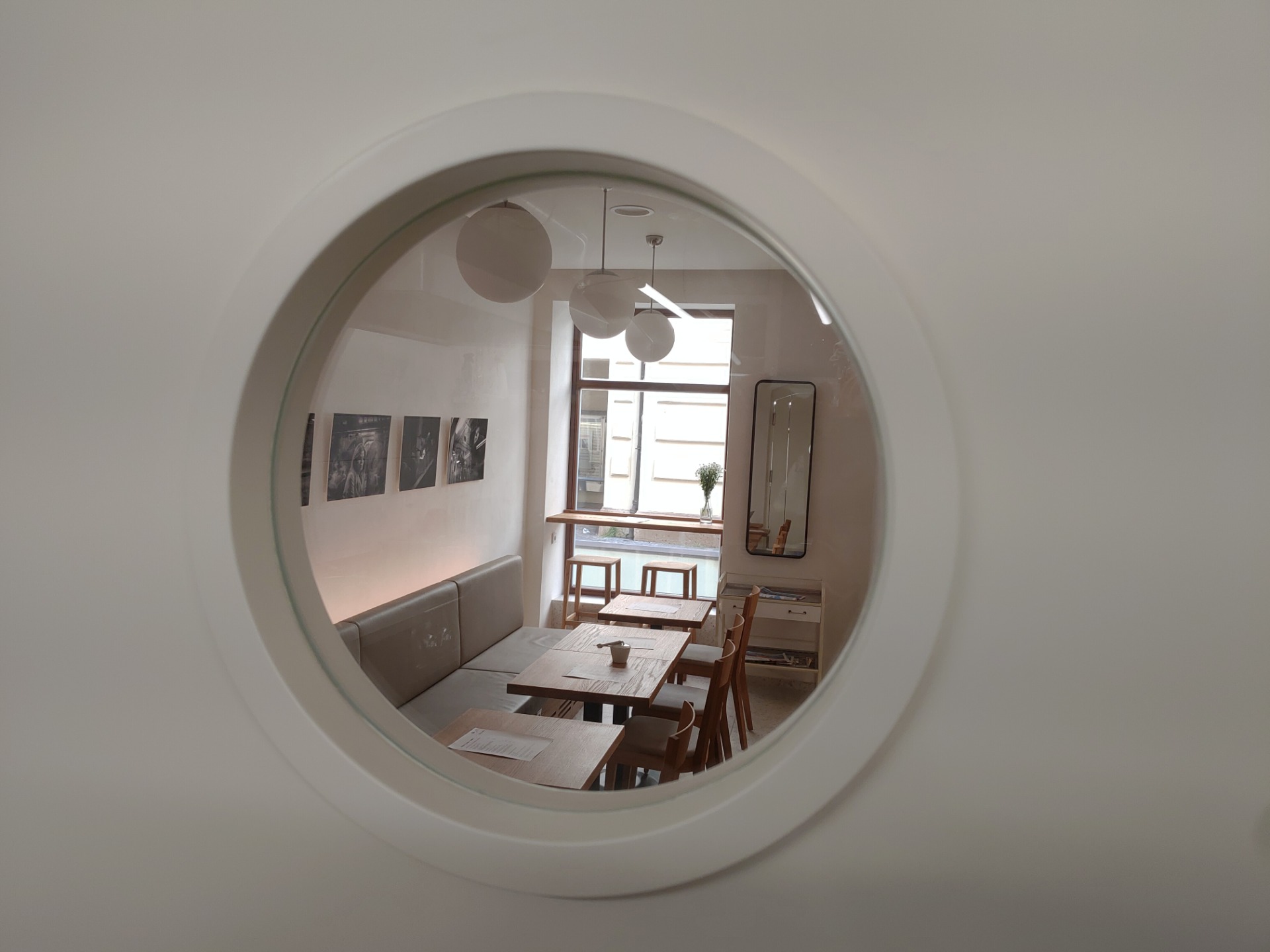 Vis-á-vis café a bistro