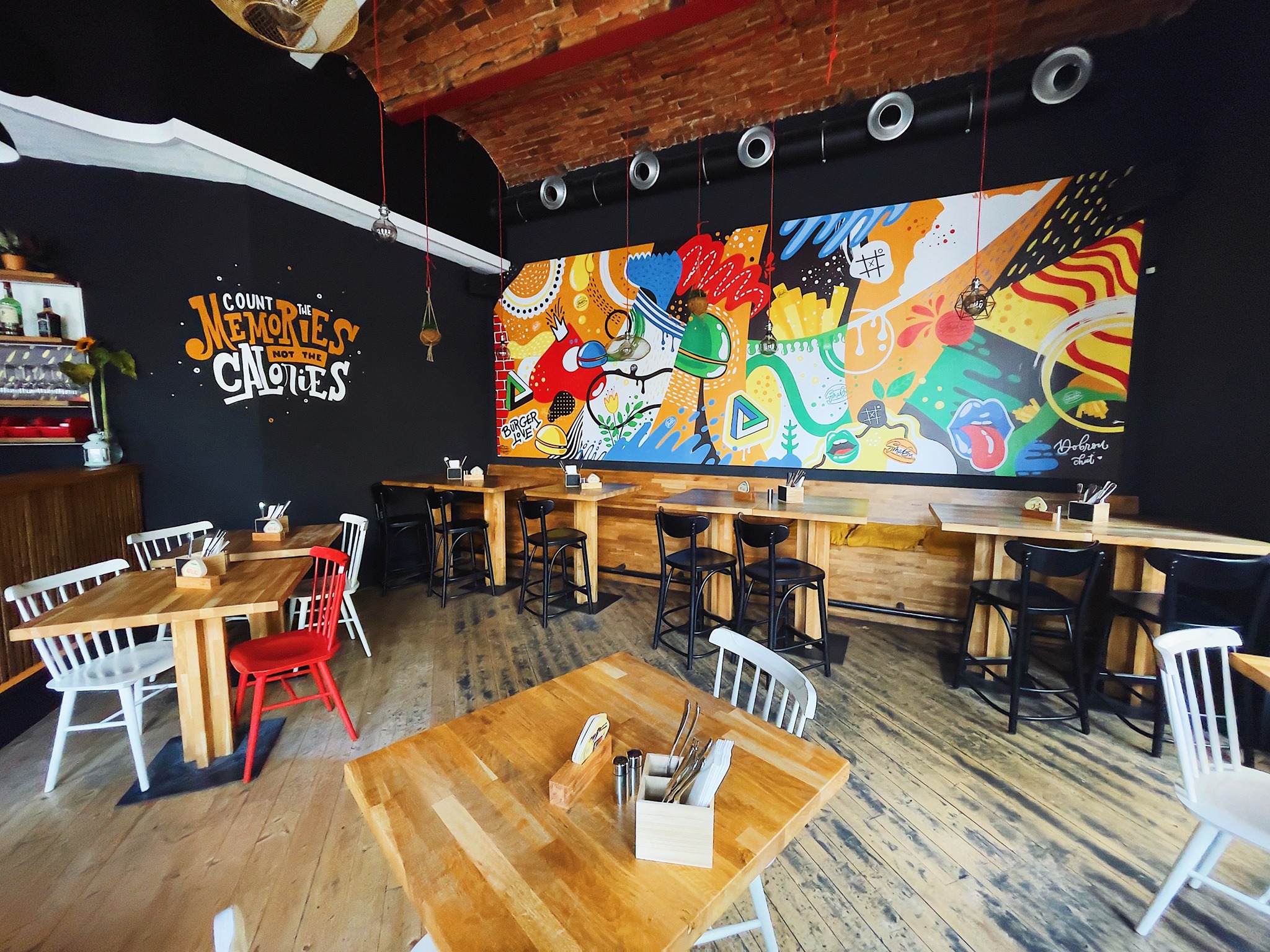 SmaBu Karlín – smažák & burger