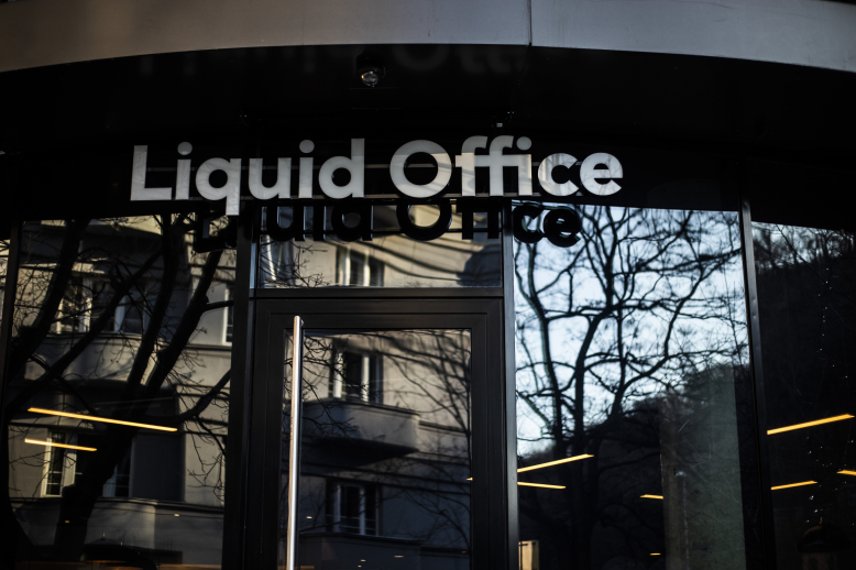 Liquid Office Bar