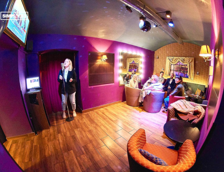 Simply 33 Cinema & Karaoke Bar