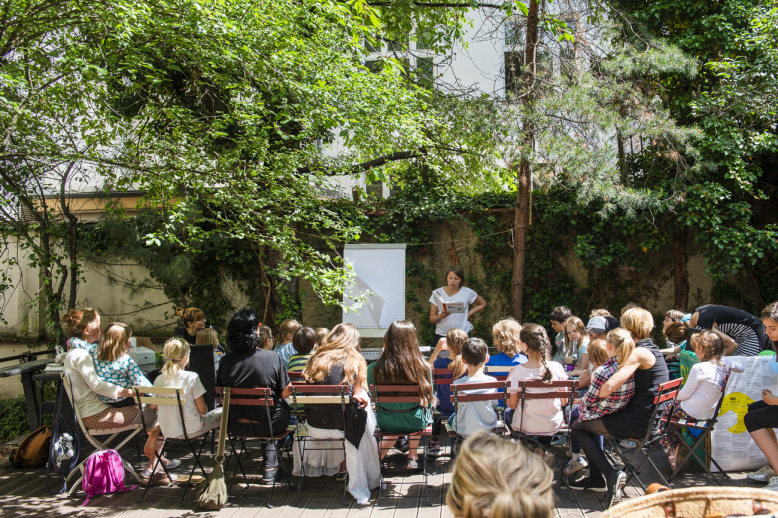 Knižní stezka k dětem