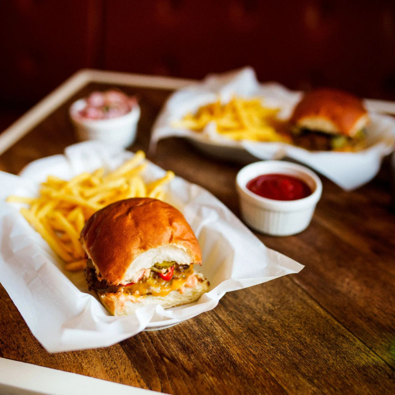 FATFUCK smash burgers Bělohorská