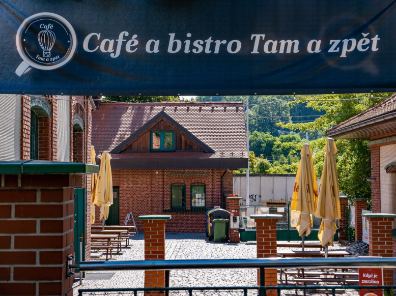 Café Tam a zpět