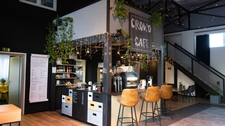 Crowd Café