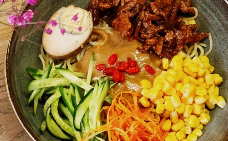 Li chun noodles and drink