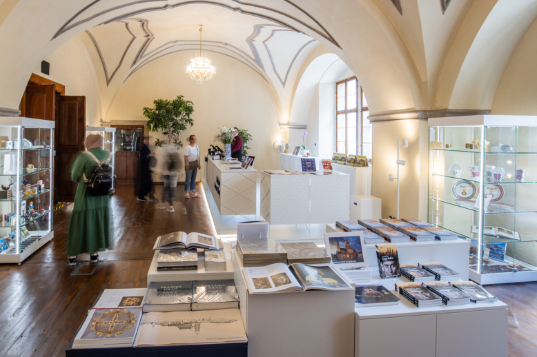 Obchod se suvenýry od českých designérů a výtvarníků