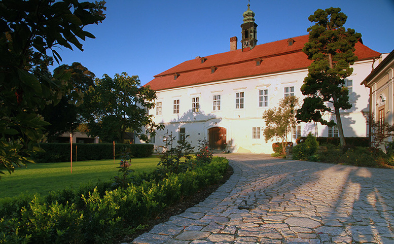 Zámek Liteň