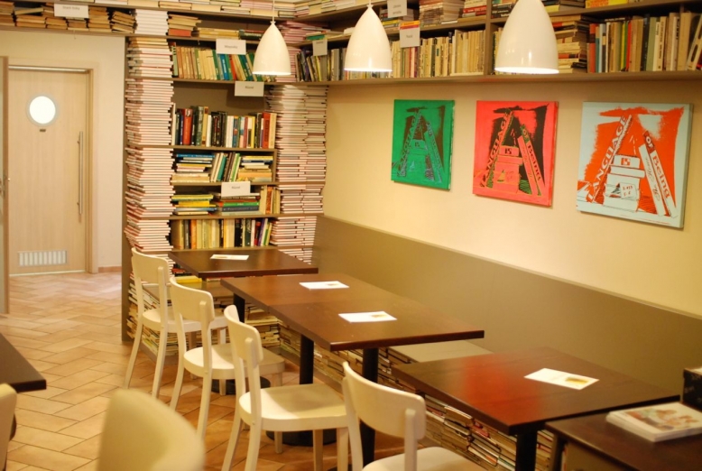 Kavárna Mezi Řádky