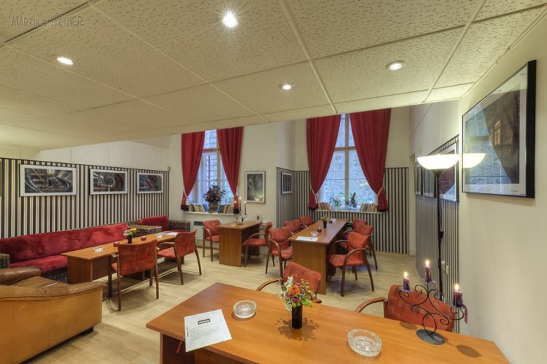 Dark Velvet cafe bar