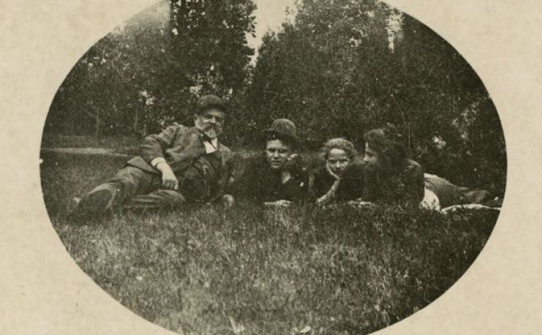 Komentovaná prohlídka výstavou A. Dvořák ve fotografiíc