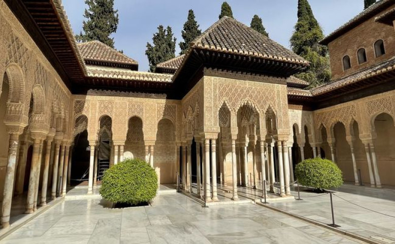 Al-Andalus: Mezi půlměsícem a křížem