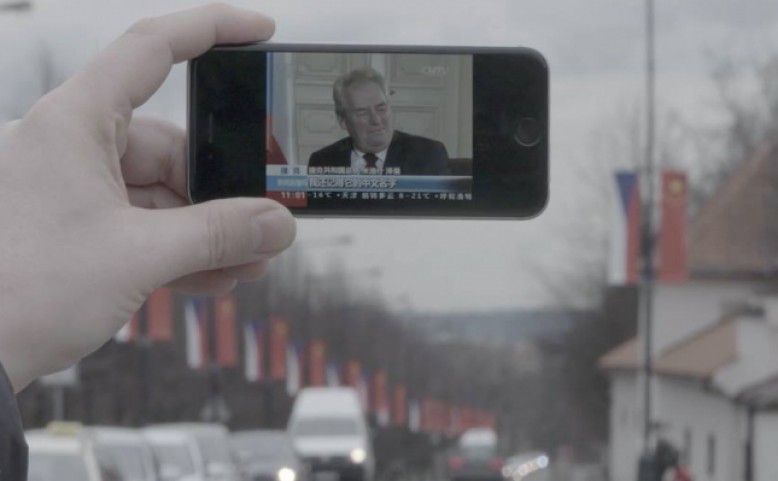 Český žurnál s diskuzemi v Kině Pilotů